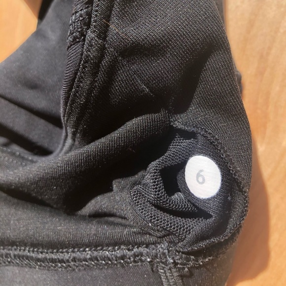 2/70$ Lululemon top size 6 black - Picture 5 of 7